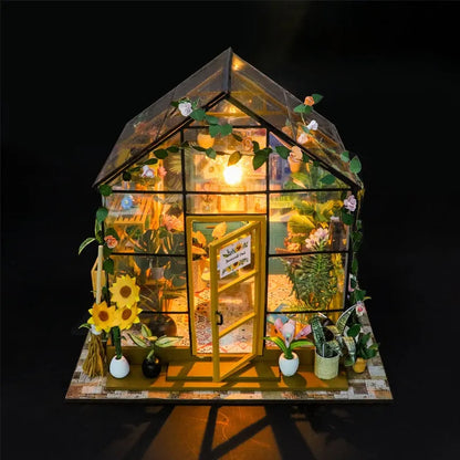 Book Nook - Sunshine Flower House, un kit créatif pour construire un diorama miniature. Parfait pour décorer une bibliothèque ou comme cadeau original pour un amoureux des livres. Par Nookette.
