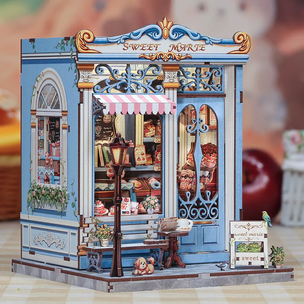 Book Nook - Sweet Marie, un kit créatif pour construire un diorama miniature. Parfait pour décorer une bibliothèque ou comme cadeau original pour un amoureux des livres. Par Nookette.