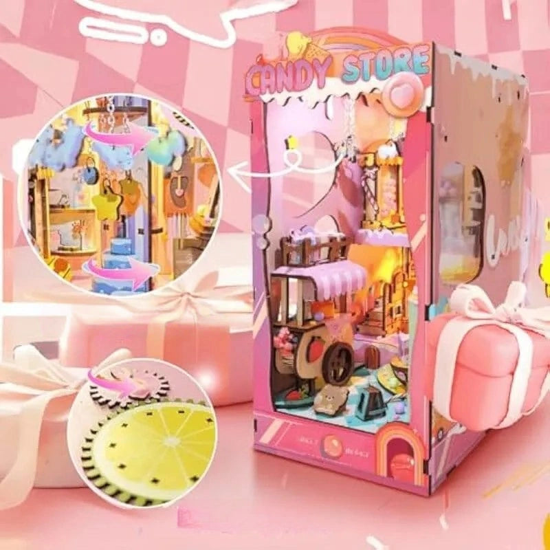 Book Nook - Sweetheart Story, un kit créatif pour construire un diorama miniature. Parfait pour décorer une bibliothèque ou comme cadeau original pour un amoureux des livres. Par Nookette.