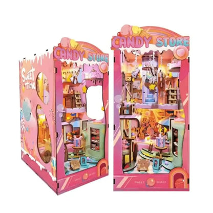 Book Nook - Sweetheart Story, un kit créatif pour construire un diorama miniature. Parfait pour décorer une bibliothèque ou comme cadeau original pour un amoureux des livres. Par Nookette.