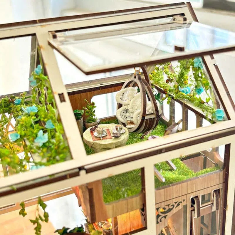 Book Nook - Sylvia Garden, un kit créatif pour construire un diorama miniature. Parfait pour décorer une bibliothèque ou comme cadeau original pour un amoureux des livres. Par Nookette.