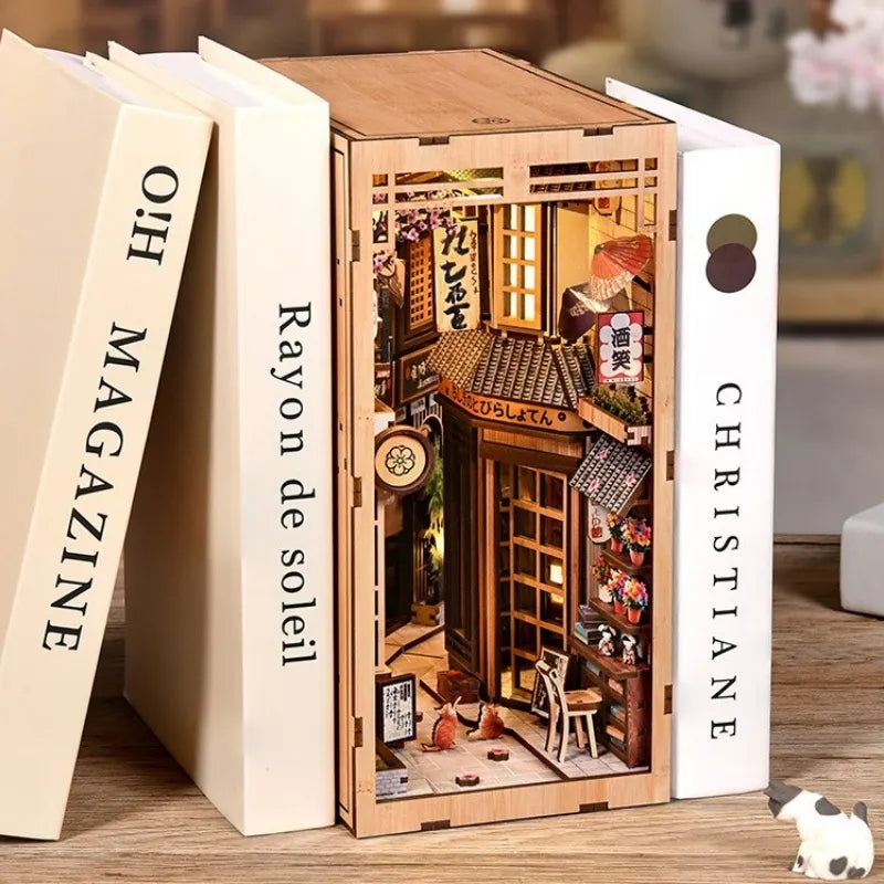 Book Nook - The Alley Waiting for the Cat