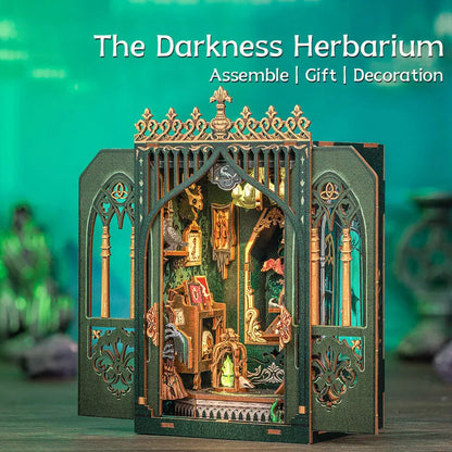 Book Nook - The Darkness Herbarium, un kit créatif pour construire un diorama miniature. Parfait pour décorer une bibliothèque ou comme cadeau original pour un amoureux des livres. Par Nookette.
