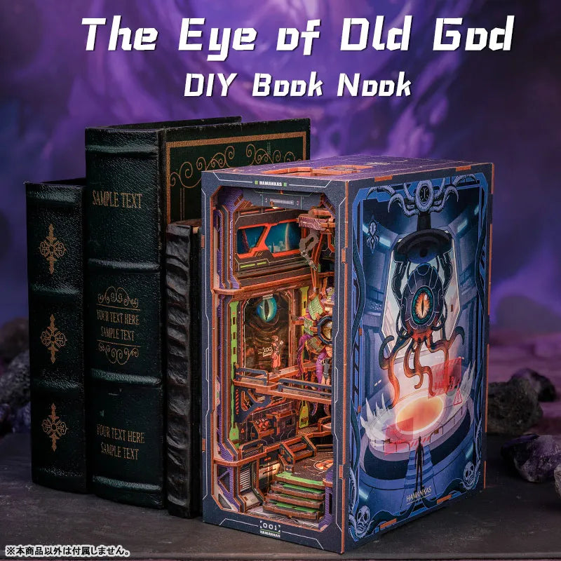 Book Nook | The Eye of Old God, un kit créatif pour construire un diorama miniature. Parfait pour décorer une bibliothèque ou comme cadeau original pour un amoureux des livres. Par Nookette.