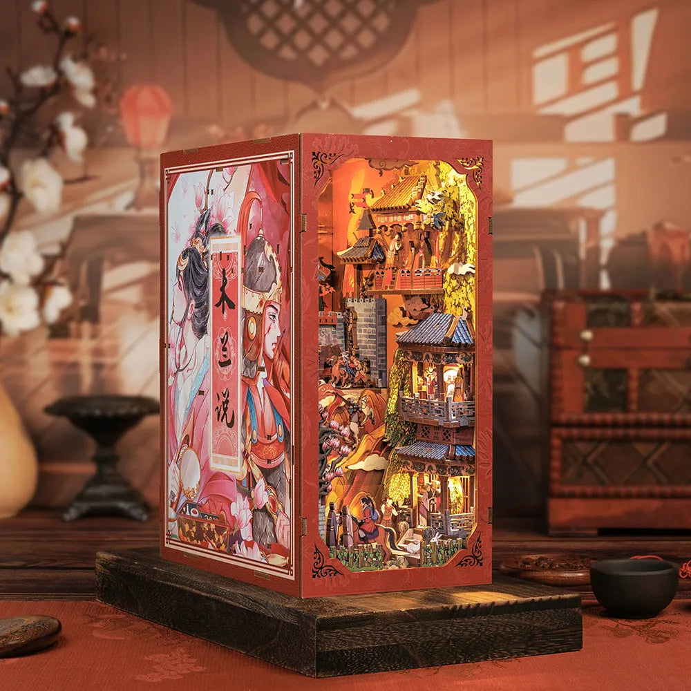 Book Nook | The Legend of Mulan, un kit créatif pour construire un diorama miniature. Parfait pour décorer une bibliothèque ou comme cadeau original pour un amoureux des livres. Par Nookette.