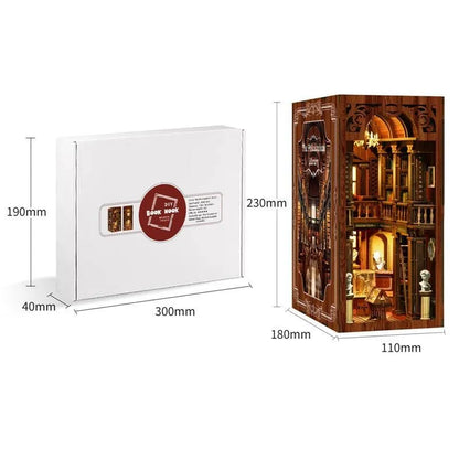 Book Nook - The Philosophical Library, un kit créatif pour construire un diorama miniature. Parfait pour décorer une bibliothèque ou comme cadeau original pour un amoureux des livres. Par Nookette.
