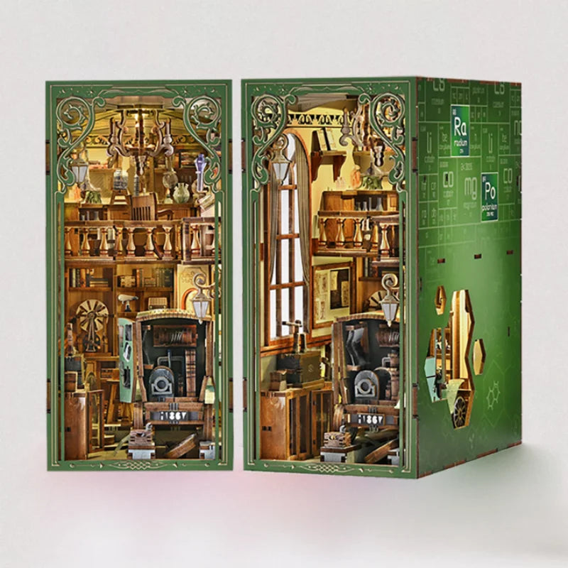 Book Nook - The Radium Lady, un kit créatif pour construire un diorama miniature. Parfait pour décorer une bibliothèque ou comme cadeau original pour un amoureux des livres. Par Nookette.