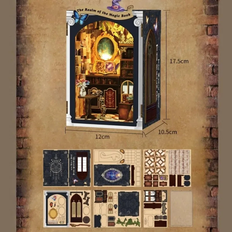 Book Nook - The Realm Of The Magic Book, un kit créatif pour construire un diorama miniature. Parfait pour décorer une bibliothèque ou comme cadeau original pour un amoureux des livres. Par Nookette.