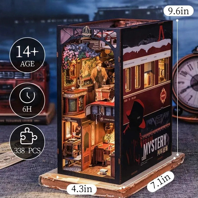 Booknook | Train Mystery Case, un kit créatif pour construire un diorama miniature. Parfait pour décorer une bibliothèque ou comme cadeau original pour un amoureux des livres. Par Nookette.