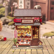 Book Nook Japan - Tsukino Eogi-dou, un kit créatif pour construire un diorama miniature. Parfait pour décorer une bibliothèque ou comme cadeau original pour un amoureux des livres. Par Nookette.