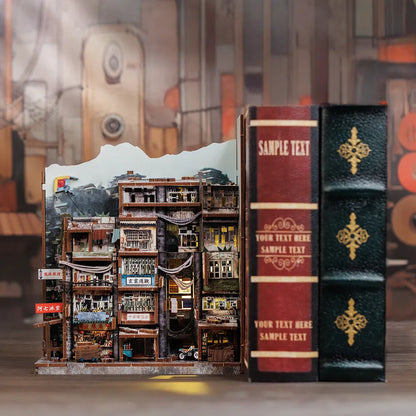 Book Nook - Twilight of the Warriors: Walled In, un kit créatif pour construire un diorama miniature. Parfait pour décorer une bibliothèque ou comme cadeau original pour un amoureux des livres. Par Nookette.