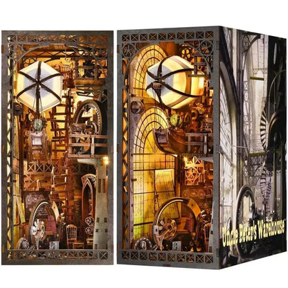 Book Nook - Uncle Peter’s Warehouse, un kit créatif pour construire un diorama miniature. Parfait pour décorer une bibliothèque ou comme cadeau original pour un amoureux des livres. Par Nookette.