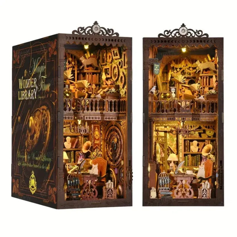 Book Nook - Wonder Library, un kit créatif pour construire un diorama miniature. Parfait pour décorer une bibliothèque ou comme cadeau original pour un amoureux des livres. Par Nookette.