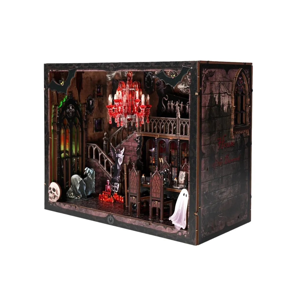 Booknook - Dark Family Pro, un kit créatif pour construire un diorama miniature. Parfait pour décorer une bibliothèque ou comme cadeau original pour un amoureux des livres. Par Nookette.