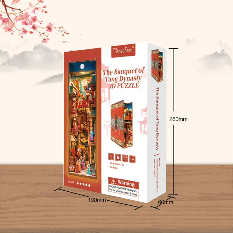 Booknook - Tang Palace Night Banquet, un kit créatif pour construire un diorama miniature. Parfait pour décorer une bibliothèque ou comme cadeau original pour un amoureux des livres. Par Nookette.