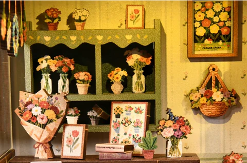 Étagère vintage et bouquets floraux