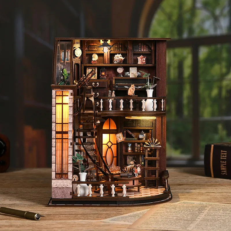 Maison Miniature - Bacchus Bookstore