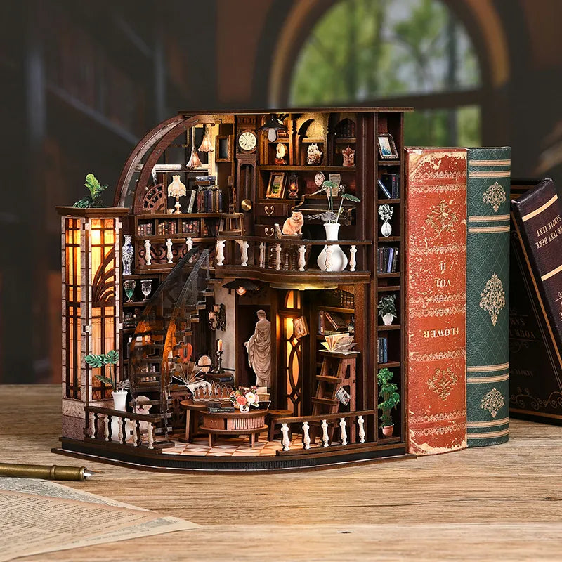 Maison Miniature - Bacchus Bookstore