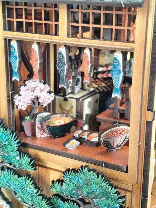Koinobori décoratifs et bol de ramen