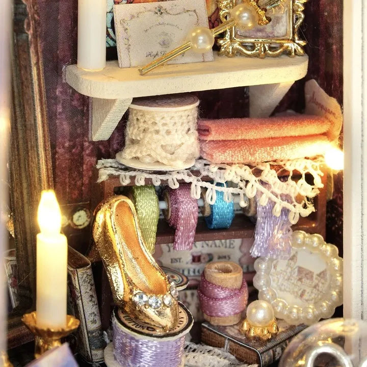 Bobines de fil et soulier scintillant