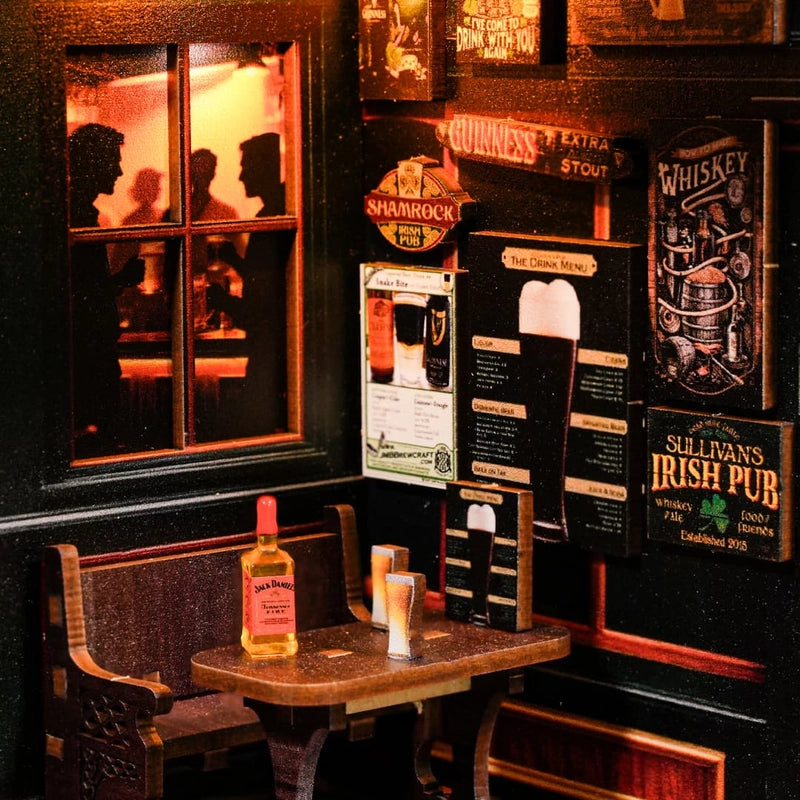 Une banquette à l’abri des affiches du pub
