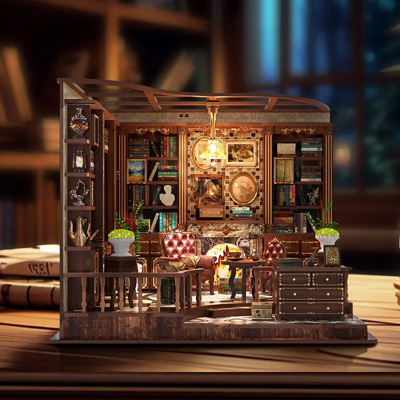 Maison Miniature - Left Bank Study, un kit créatif pour construire un diorama miniature. Parfait pour décorer une bibliothèque ou comme cadeau original pour un amoureux des livres. Par Nookette.