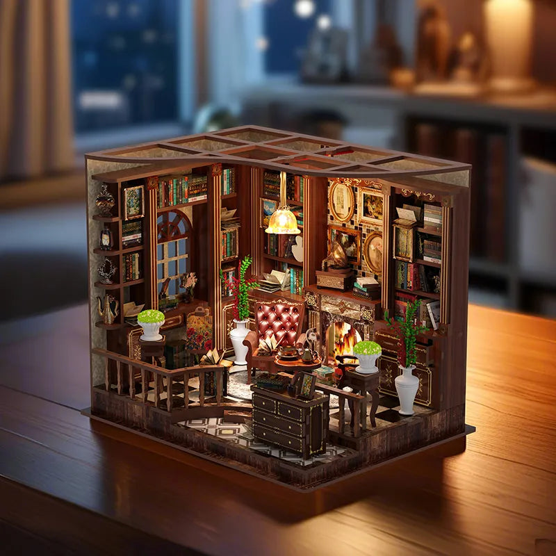 Maison Miniature - Left Bank Study, un kit créatif pour construire un diorama miniature. Parfait pour décorer une bibliothèque ou comme cadeau original pour un amoureux des livres. Par Nookette.