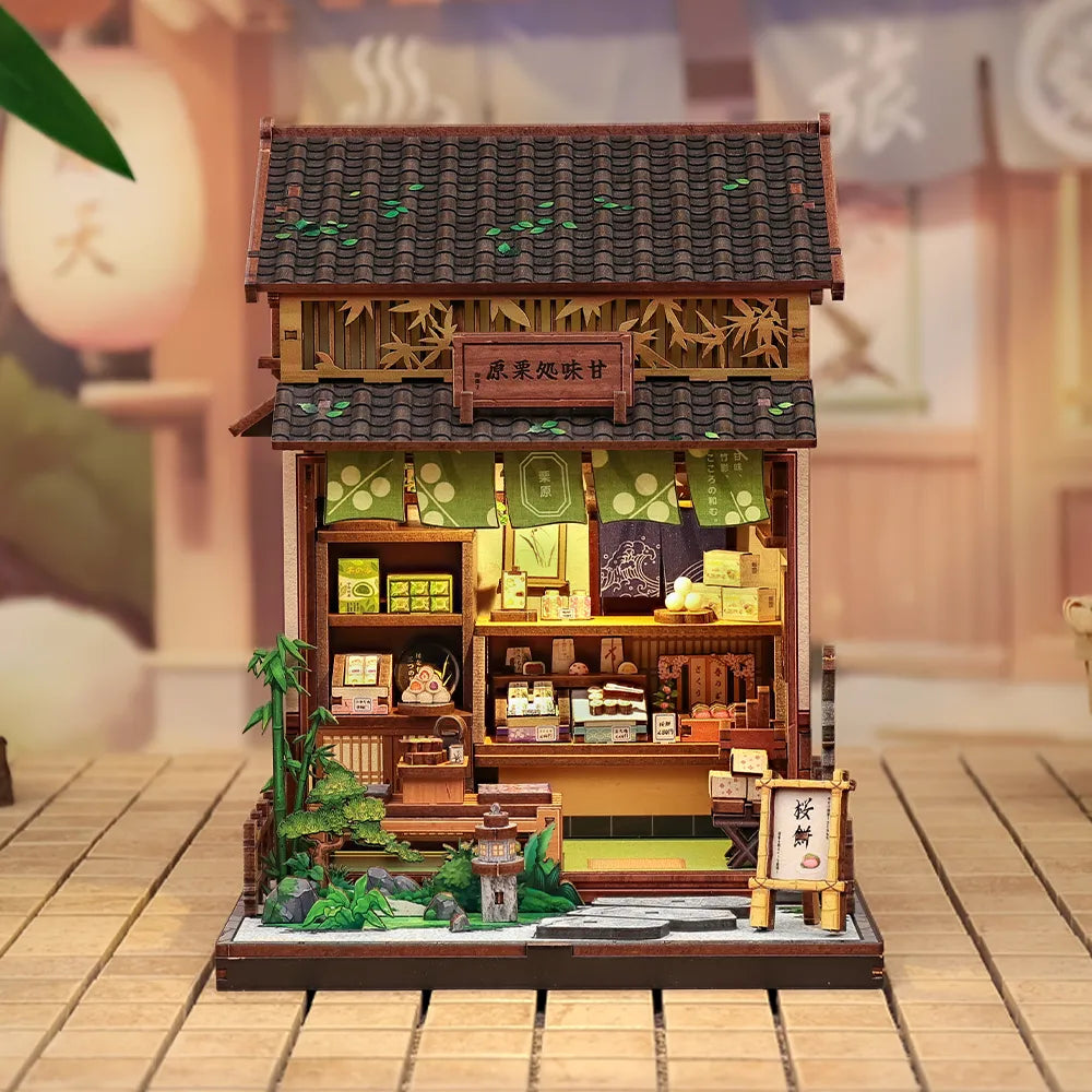 Book Nook Japan - Kanmi-dokoro Kurihara, un kit créatif pour construire un diorama miniature. Parfait pour décorer une bibliothèque ou comme cadeau original pour un amoureux des livres. Par Nookette.