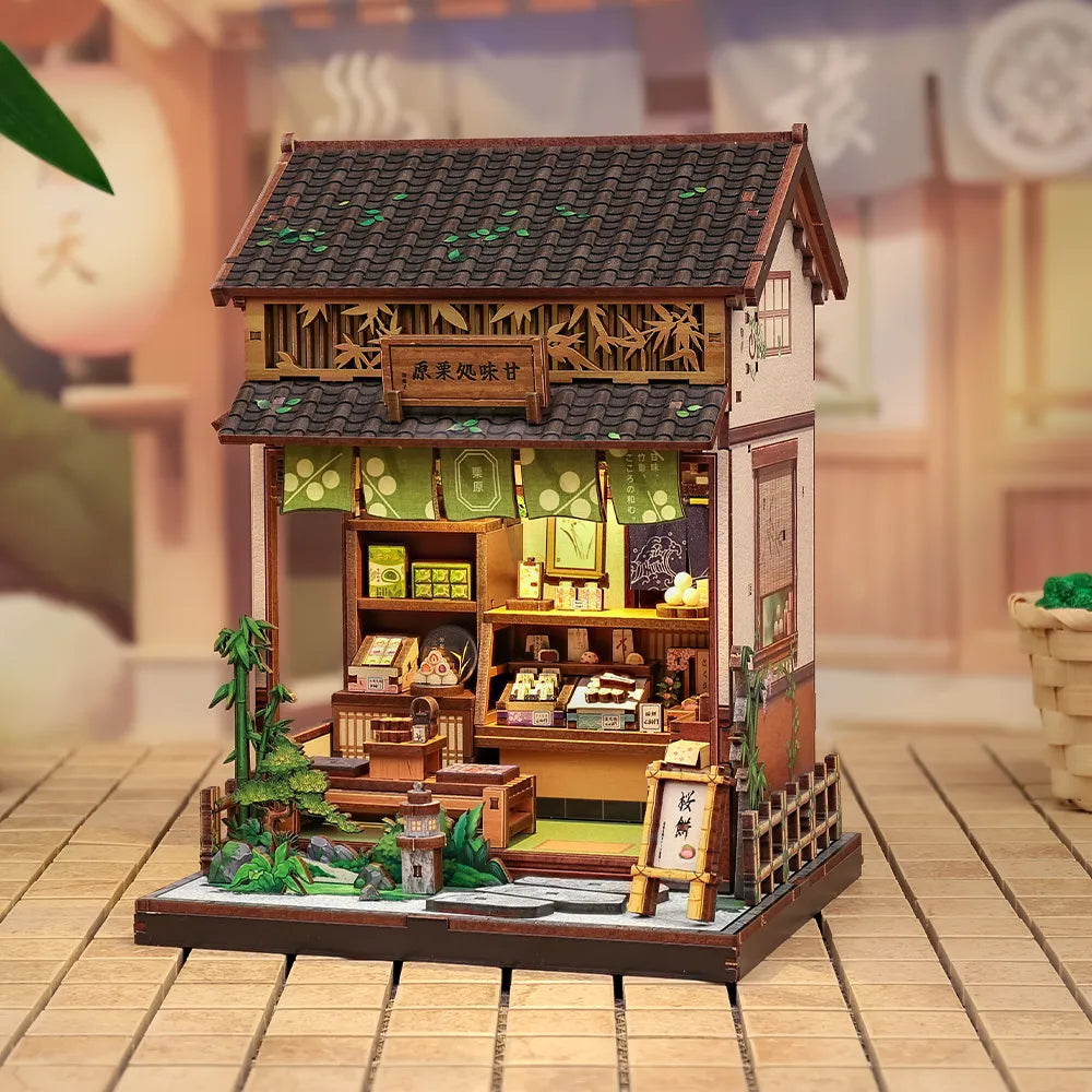 Book Nook Japan - Kanmi-dokoro Kurihara, un kit créatif pour construire un diorama miniature. Parfait pour décorer une bibliothèque ou comme cadeau original pour un amoureux des livres. Par Nookette.