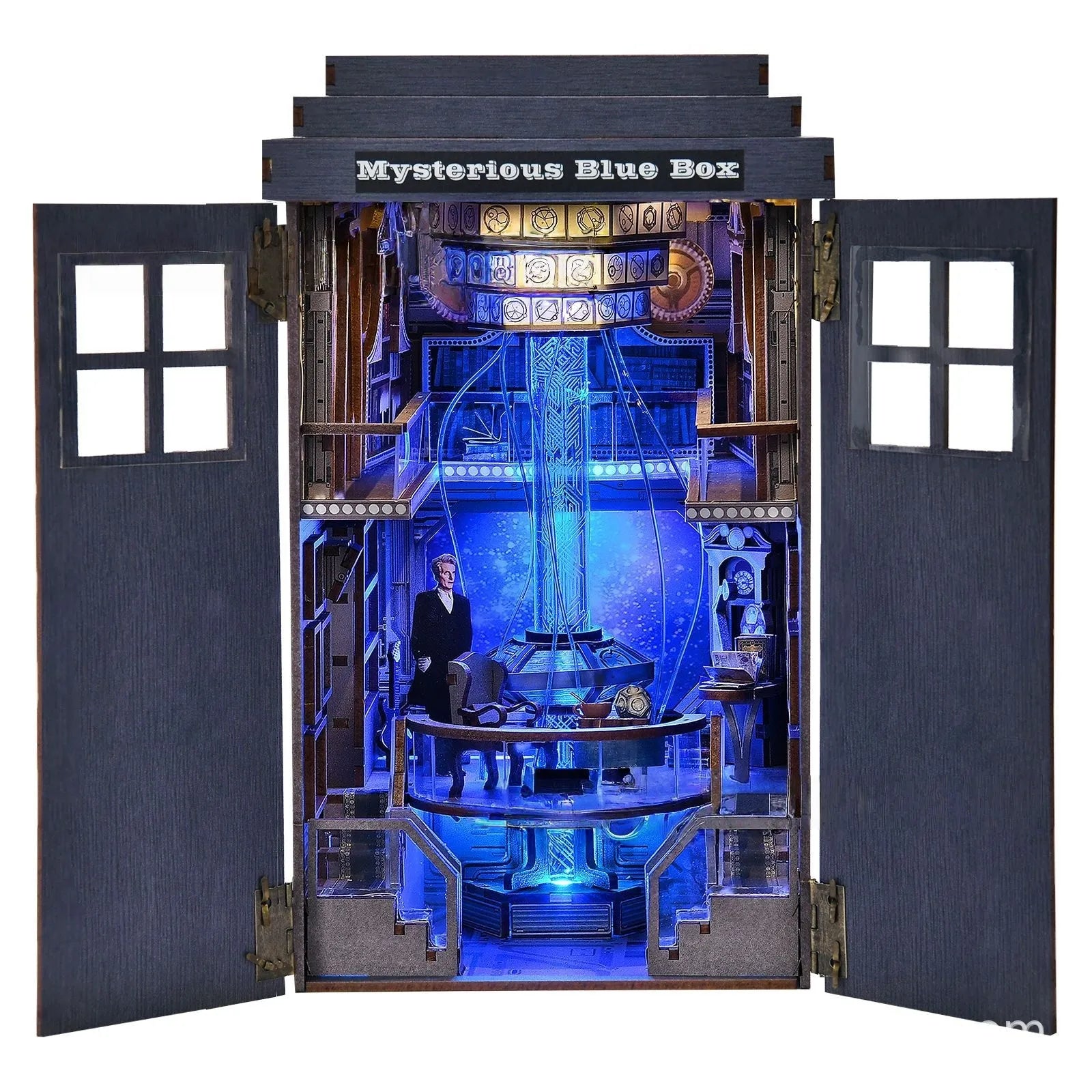 Maison Miniature - Mysterious Blue Box, un kit créatif pour construire un diorama miniature. Parfait pour décorer une bibliothèque ou comme cadeau original pour un amoureux des livres. Par Nookette.