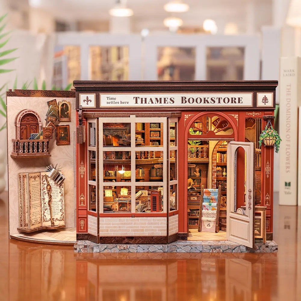 Maison Miniature - Thames Bookstore