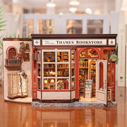 Maison Miniature - Thames Bookstore