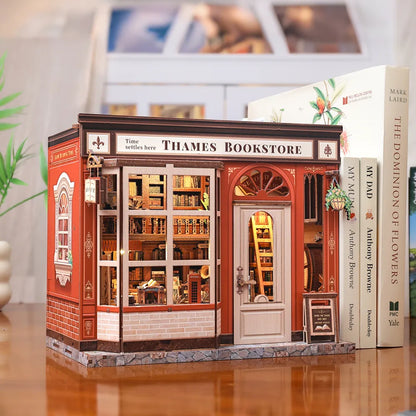 Maison Miniature - Thames Bookstore