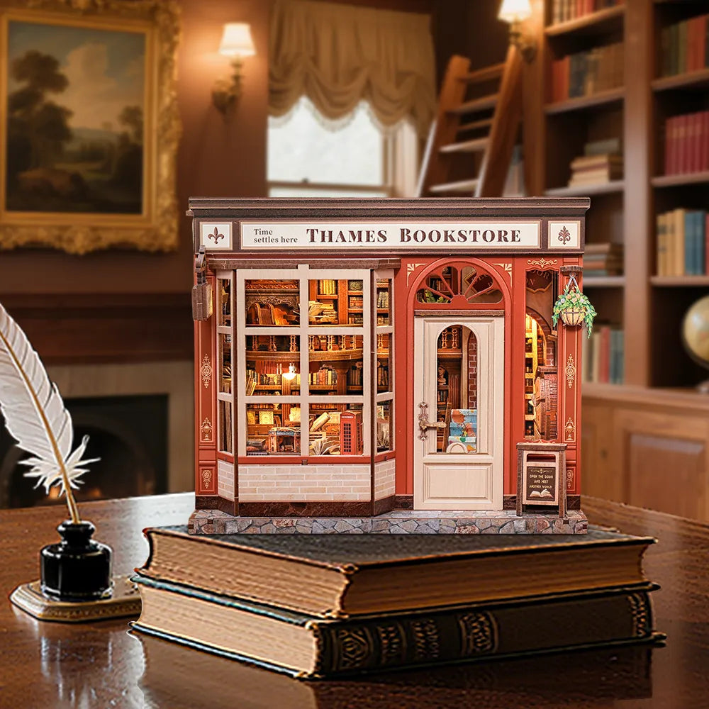 Maison Miniature - Thames Bookstore