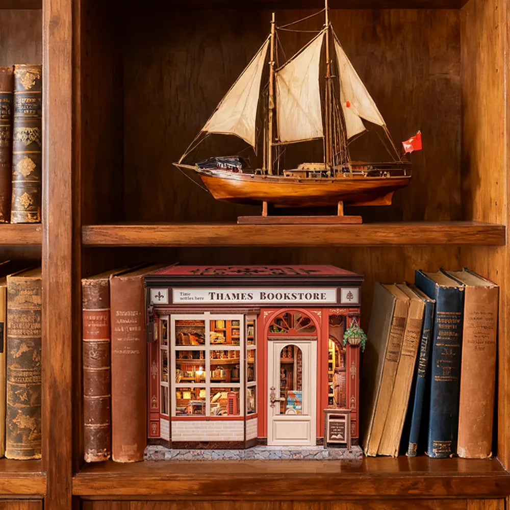 Maison Miniature - Thames Bookstore
