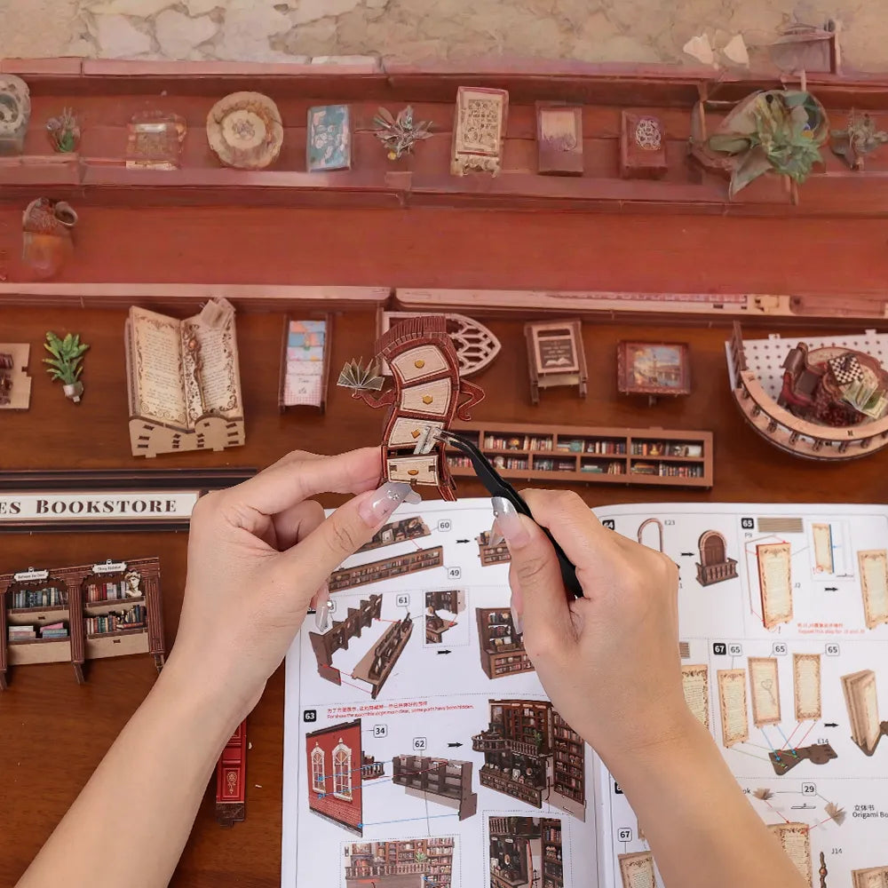 Maison Miniature - Thames Bookstore