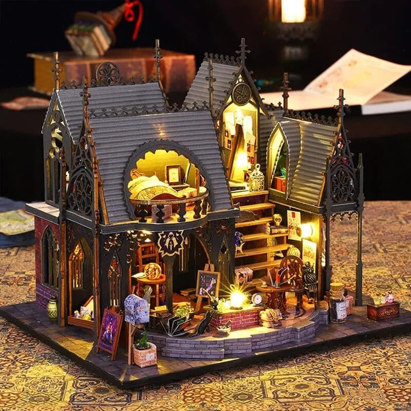 Maison Miniature - Luna Magic House, un kit créatif pour construire un diorama miniature. Parfait pour décorer une bibliothèque ou comme cadeau original pour un amoureux des livres. Par Nookette.