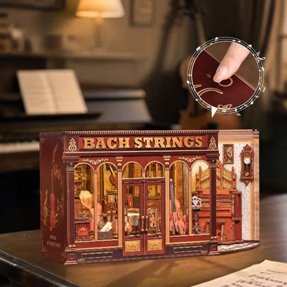 Maison Miniature - Bach Strings, un kit créatif pour construire un diorama miniature. Parfait pour décorer une bibliothèque ou comme cadeau original pour un amoureux des livres. Par Nookette.