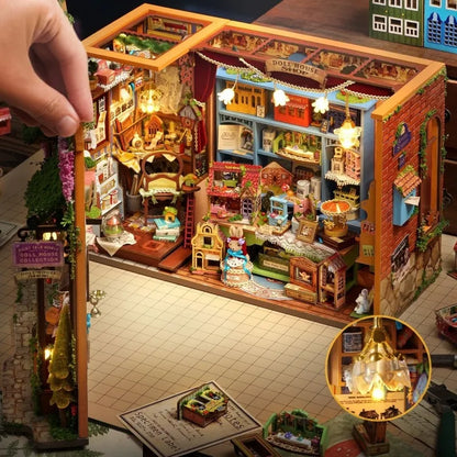 Maison Miniature - Dollhouse Shop, un kit créatif pour construire un diorama miniature. Parfait pour décorer une bibliothèque ou comme cadeau original pour un amoureux des livres. Par Nookette.