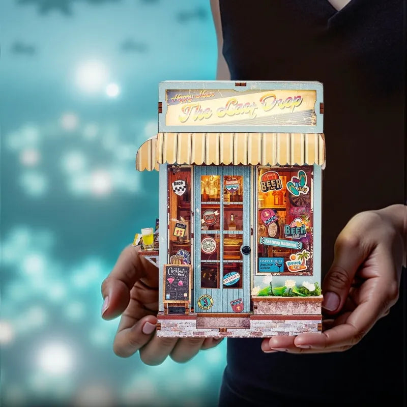 Vue d'ensemble du Miniature Haus - The Last Drop avec scène détaillée