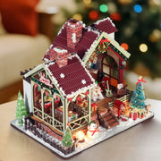 Maison Miniature - Warm Christmas Lodge, un kit créatif pour construire un diorama miniature. Parfait pour décorer une bibliothèque ou comme cadeau original pour un amoureux des livres. Par Nookette.