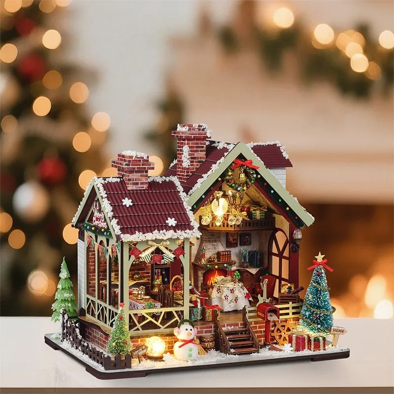 Maison Miniature - Warm Christmas Lodge, un kit créatif pour construire un diorama miniature. Parfait pour décorer une bibliothèque ou comme cadeau original pour un amoureux des livres. Par Nookette.