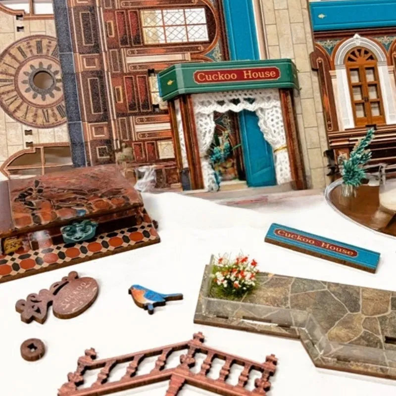Maison Miniature - Cuckoo House, un kit créatif pour construire un diorama miniature. Parfait pour décorer une bibliothèque ou comme cadeau original pour un amoureux des livres. Par Nookette.