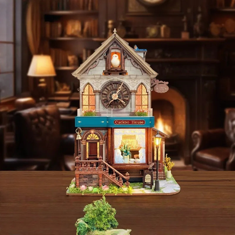 Maison Miniature - Cuckoo House, un kit créatif pour construire un diorama miniature. Parfait pour décorer une bibliothèque ou comme cadeau original pour un amoureux des livres. Par Nookette.