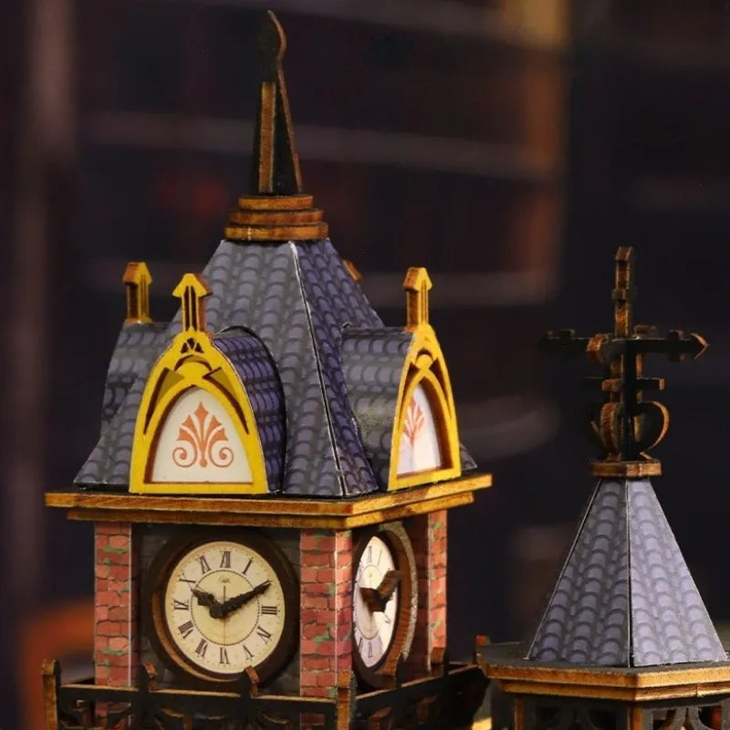 Maison Miniature - Rail Track Secluded City, un kit créatif pour construire un diorama miniature. Parfait pour décorer une bibliothèque ou comme cadeau original pour un amoureux des livres. Par Nookette.