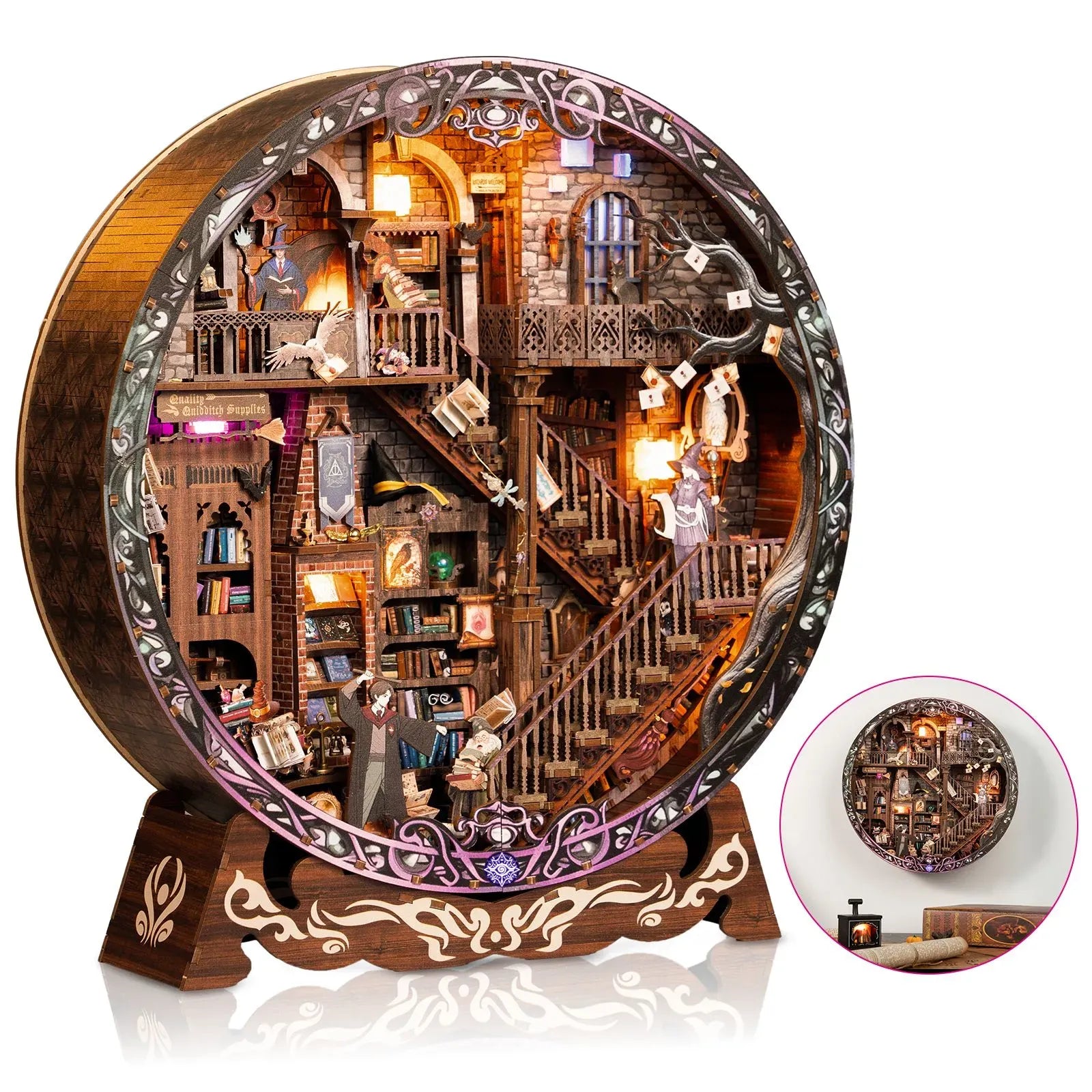 Diorama Rond - Magic Library, un kit créatif pour construire un diorama miniature. Parfait pour décorer une bibliothèque ou comme cadeau original pour un amoureux des livres. Par Nookette.